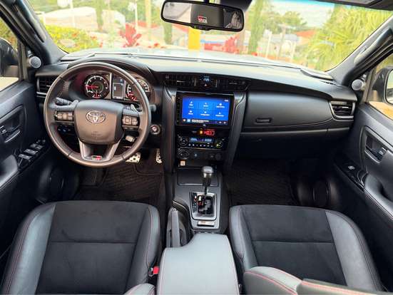 TOYOTA-HILUX SW4-2024