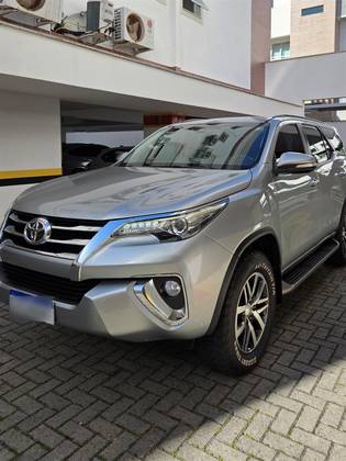 TOYOTA HILUX SW4 2.8 SRX 4X4 16V TURBO INTERCOOLER DIESEL 4P AUTOMÁTICO