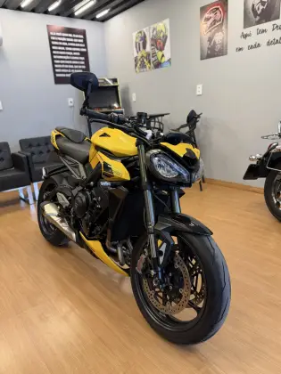 TRIUMPH STREET TRIPLE 765 RS 