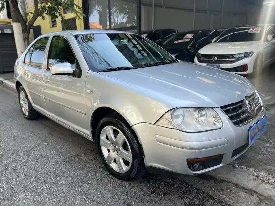VOLKSWAGEN BORA 2.0 MI 8V GASOLINA 4P TIPTRONIC