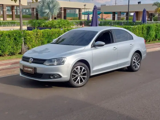 VOLKSWAGEN JETTA 2.0 COMFORTLINE FLEX 4P TIPTRONIC