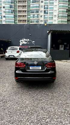 VOLKSWAGEN-JETTA-2014