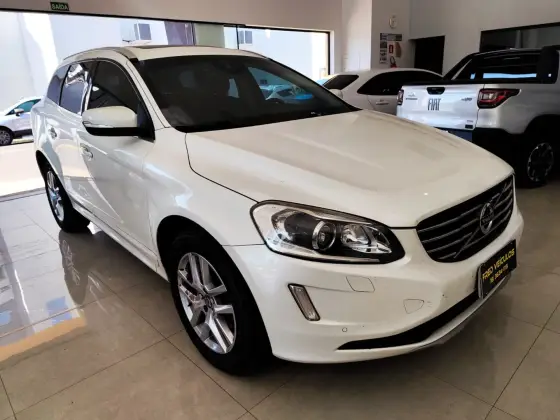 VOLVO XC60 2.0 T5 MOMENTUM GASOLINA 4P AUTOMÁTICO