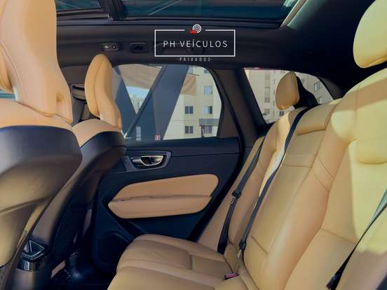 VOLVO-XC60-2.0 T5 GASOLINA MOMENTUM AWD GEARTRONIC VOLVO-XC60-2019
