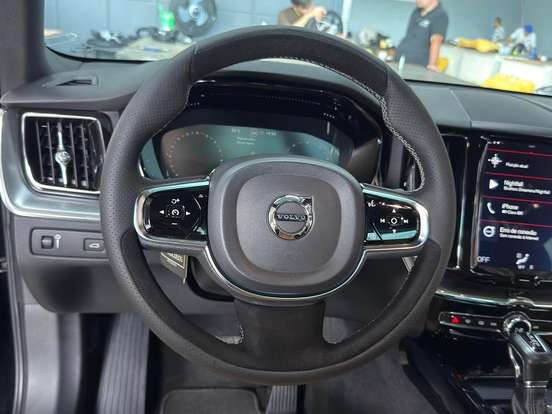 VOLVO-XC60-2.0 T5 GASOLINA MOMENTUM AWD GEARTRONIC VOLVO-XC60-2019