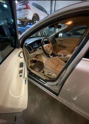 VOLVO-XC60-2015