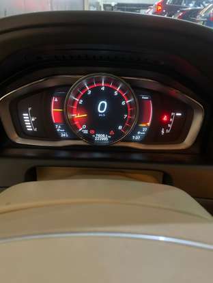 VOLVO-XC60-2015