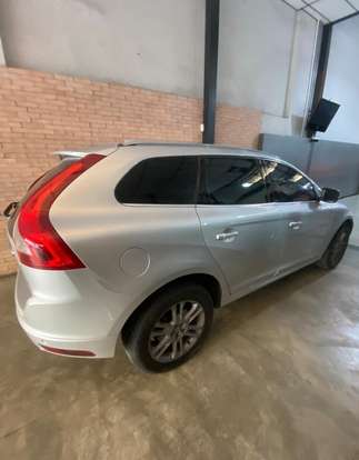 VOLVO-XC60-2015