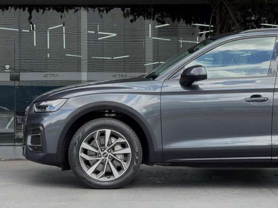 AUDI-Q5-2021