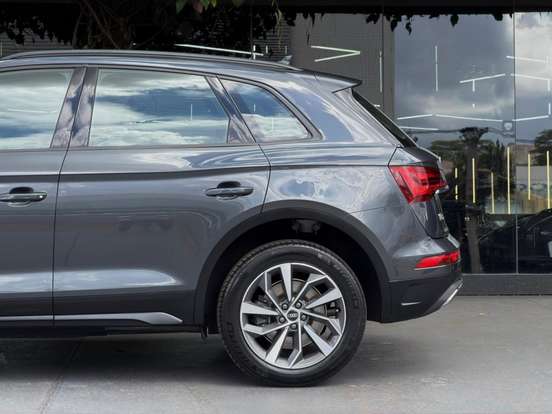 AUDI-Q5-2021