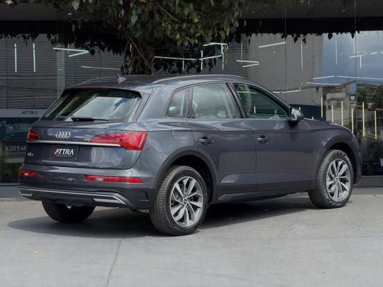 AUDI-Q5-2021