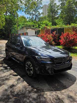 BMW-iX3-2022