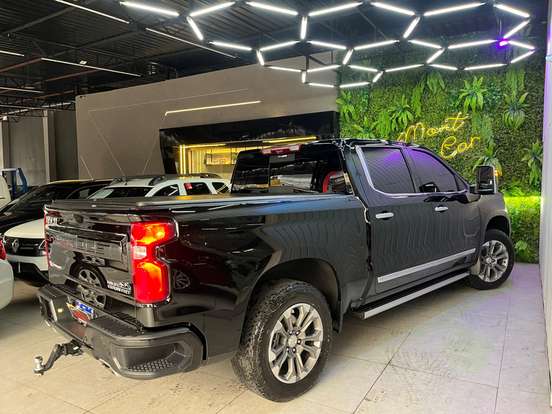 CHEVROLET-SILVERADO-5.3 V8 GASOLINA 1500 HIGH COUNTRY 4X4 AUTOMÁTICO CHEVROLET-SILVERADO-2023