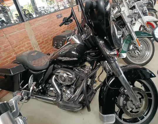 HARLEY-DAVIDSON STREET GLIDE HARLEY-DAVIDSON STREET GLIDE