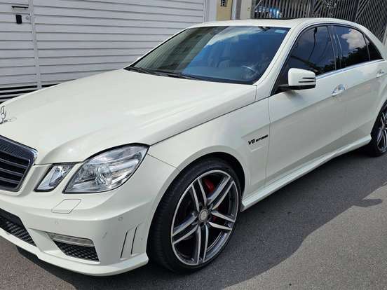 MERCEDES-BENZ-E 63 AMG-5.5 V8 32V BI-TURBO GASOLINA 4P AUTOMÁTICO MERCEDES-BENZ-E 63 AMG-2011