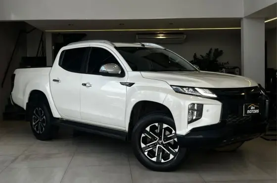 MITSUBISHI L200 TRITON 2.4 16V TURBO DIESEL SPORT HPE-S CD 4P 4X4 AUTOMÁTICO