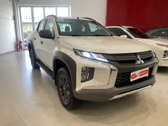 MITSUBISHI L200 TRITON 2.4 16V TURBO DIESEL SPORT OUTDOOR PLUS CD 4P 4X4 AUTOMÁTICO