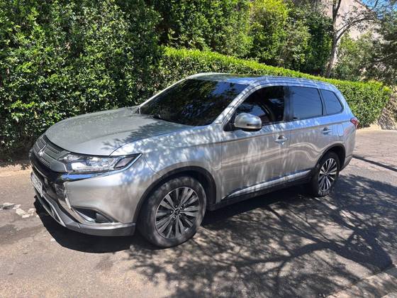 MITSUBISHI OUTLANDER 2.0 MIVEC GASOLINA HPE AUTOMÁTICO
