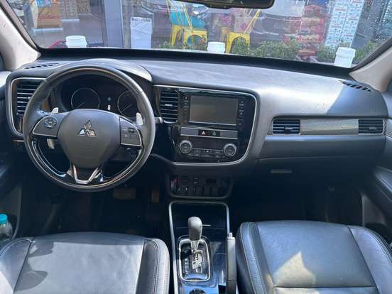 MITSUBISHI-OUTLANDER-2019