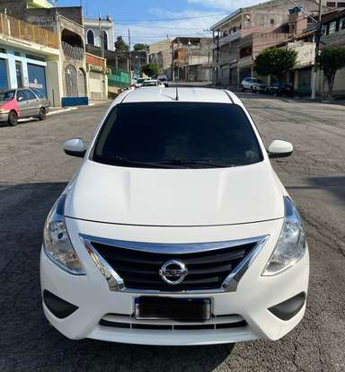 NISSAN-VERSA-2019