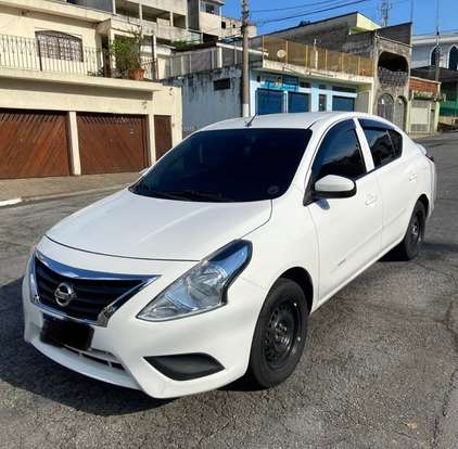 NISSAN-VERSA-2019