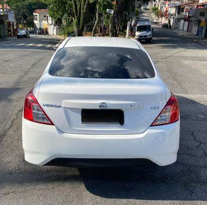 NISSAN-VERSA-2019