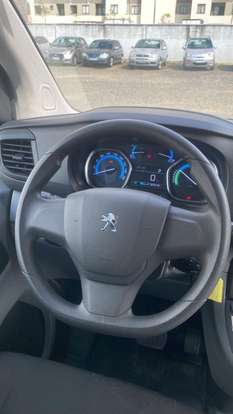 PEUGEOT-EXPERT-2022