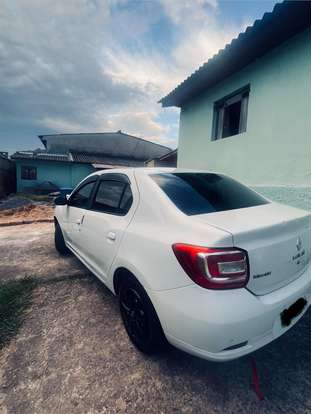 RENAULT-LOGAN-2015