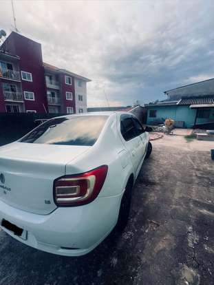 RENAULT-LOGAN-2015