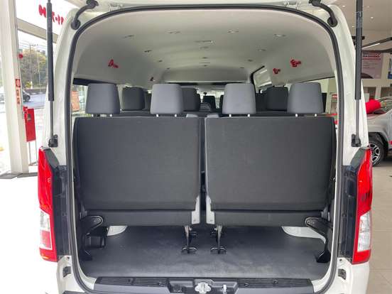 TOYOTA-HIACE-2.8 D-4D TURBO DIESEL MINIBUS 15+1 DX AUTOMÁTICO TOYOTA-HIACE-2024