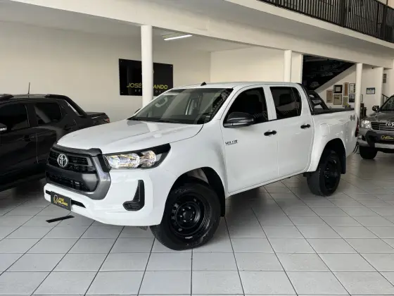 TOYOTA HILUX 2.8 D-4D TURBO DIESEL CD CONQUEST 4X4 AUTOMÁTICO
