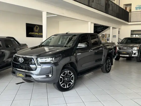 TOYOTA HILUX 2.8 D-4D TURBO DIESEL CD SRV 4X4 AUTOMÁTICO