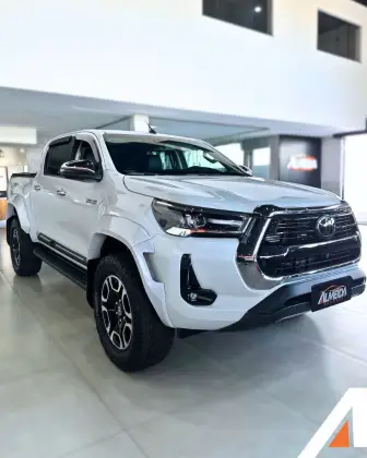 TOYOTA HILUX 2.8 D-4D TURBO DIESEL CD SRX 4X4 AUTOMÁTICO