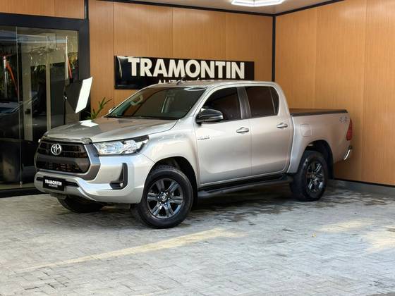 TOYOTA HILUX 2.8 D-4D TURBO DIESEL CD SR 4X4 AUTOMÁTICO