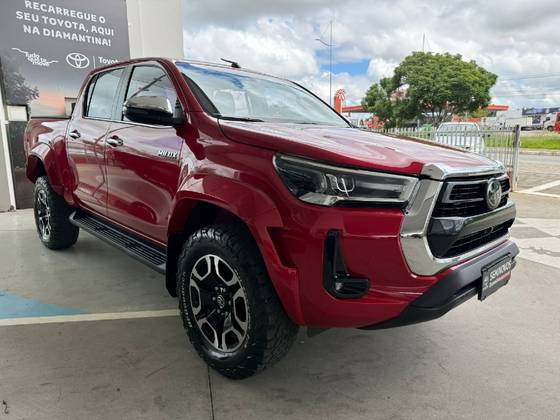 TOYOTA HILUX 2.8 D-4D TURBO DIESEL CD SRX PLUS 4X4 AUTOMÁTICO
