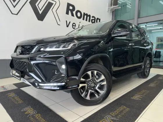 TOYOTA HILUX SW4 2.8 D-4D TURBO DIESEL DIAMOND 7L 4X4 AUTOMÁTICO