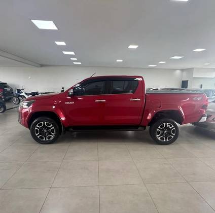 TOYOTA HILUX 2.8 D-4D TURBO DIESEL CD SRX PLUS 4X4 AUTOMÁTICO