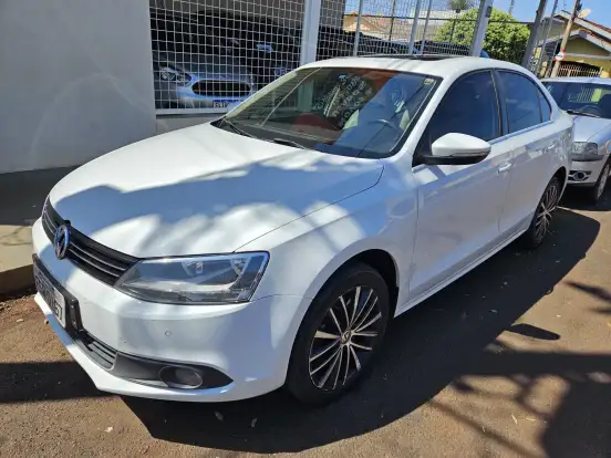 VOLKSWAGEN-JETTA-2.0 TSI HIGHLINE 211CV GASOLINA 4P TIPTRONIC VOLKSWAGEN-JETTA-2013
