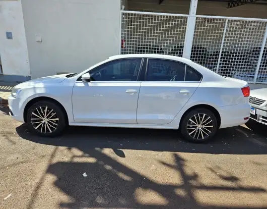 VOLKSWAGEN-JETTA-2.0 TSI HIGHLINE 211CV GASOLINA 4P TIPTRONIC VOLKSWAGEN-JETTA-2013