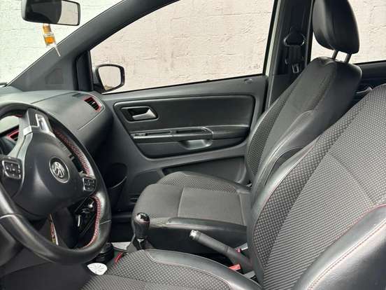 VOLKSWAGEN-FOX-1.6 MI ROCK IN RIO 8V FLEX 4P MANUAL VOLKSWAGEN-FOX-2013