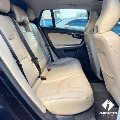 VOLVO-V60-2.0 T4 MOMENTUM GASOLINA 4P AUTOMÁTICO VOLVO-V60-2017