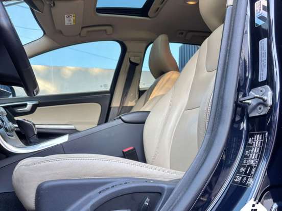 VOLVO-V60-2.0 T4 MOMENTUM GASOLINA 4P AUTOMÁTICO VOLVO-V60-2017