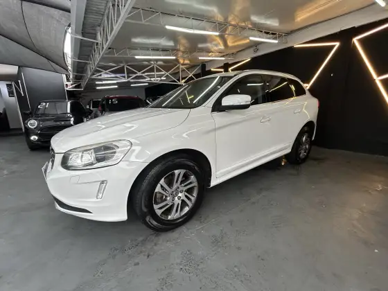 VOLVO XC60 2.0 T5 COMFORT FWD TURBO GASOLINA 4P AUTOMÁTICO
