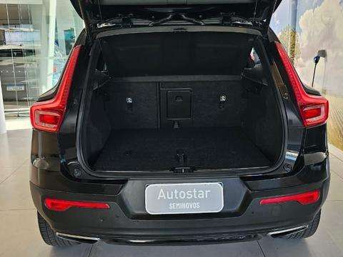 VOLVO-XC40-2019