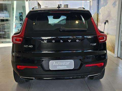 VOLVO-XC40-2019