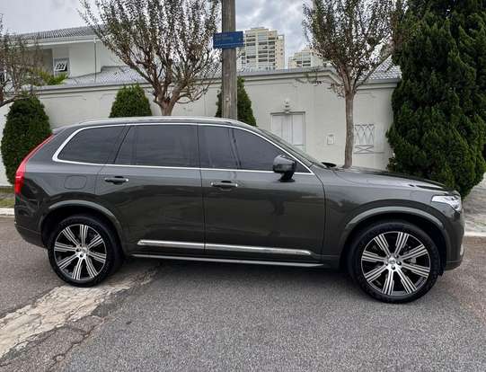 VOLVO-XC90-2021