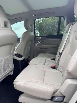 VOLVO-XC90-2021