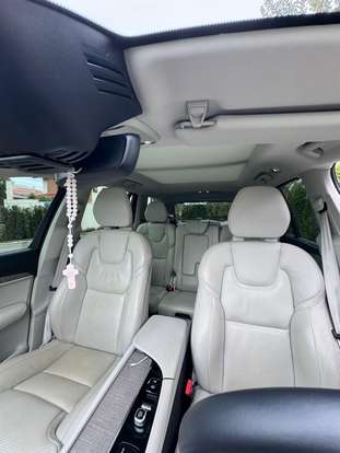 VOLVO-XC90-2021