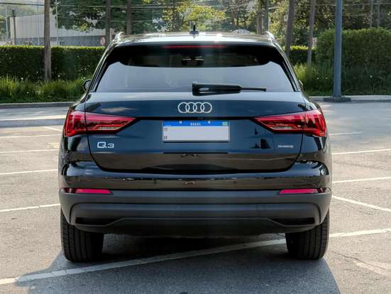 AUDI-Q3-2023