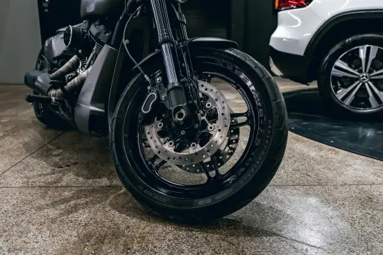 HARLEY-DAVIDSON-SOFTAIL FXDR 114-2019